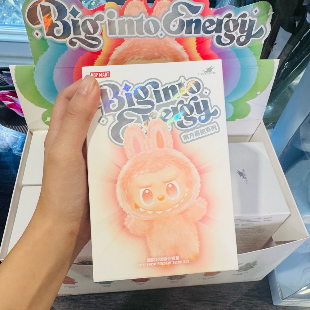 * NEW Authentic Labubu V 3 Monsters Big Into Energy Vinyl (Single Blind Box)
